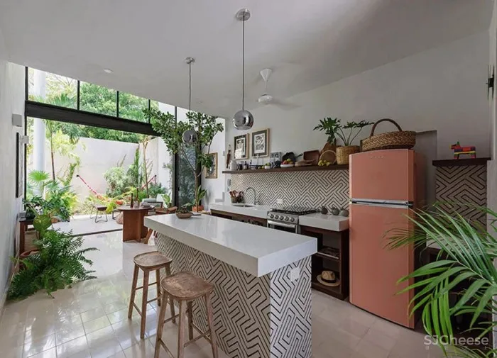 设有小型庭院和游泳池的墨西哥的时尚别墅