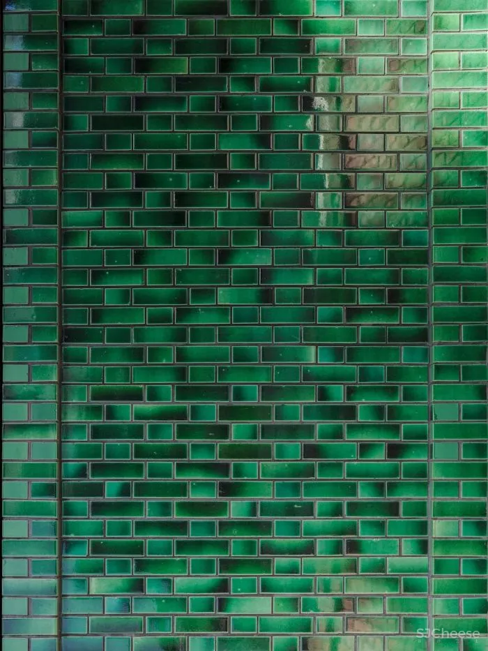 伦敦上空惊现透明泳池,架在公寓楼之间,带火两栋楼