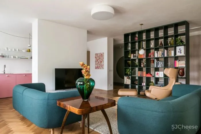 四室变一室,不仅十分和谐,还因为色彩的搭配变得灵动有趣