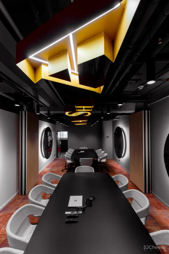 在办公室就能体验登陆太空，竟然有点炫酷！996也能愉快工作了？