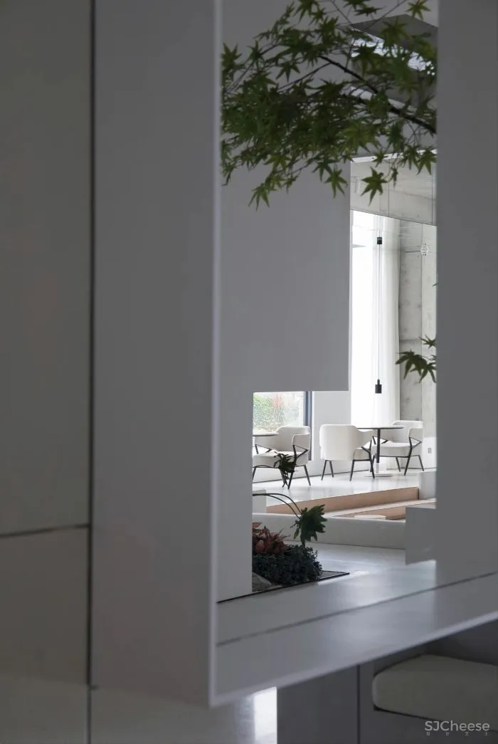 凯佳.江南里售楼中心当代简雅的艺术通感,寓意着未来城居的风向标