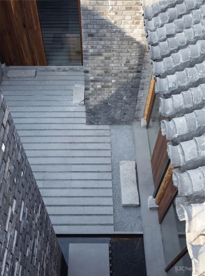 破旧大杂院改造成四合院民宿