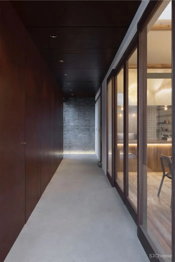 破旧大杂院改造成四合院民宿