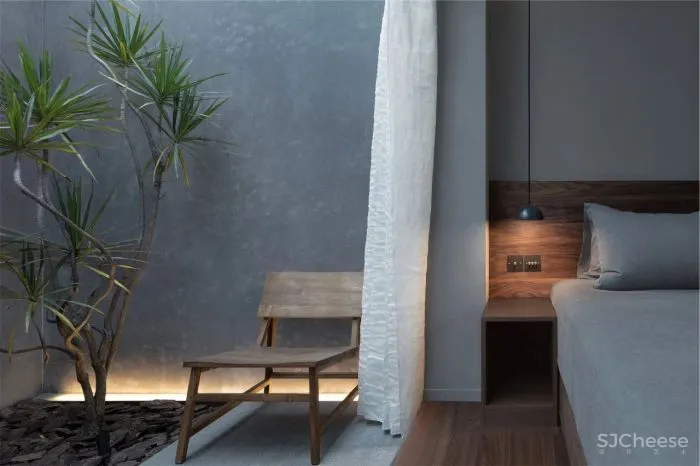 破旧大杂院改造成四合院民宿