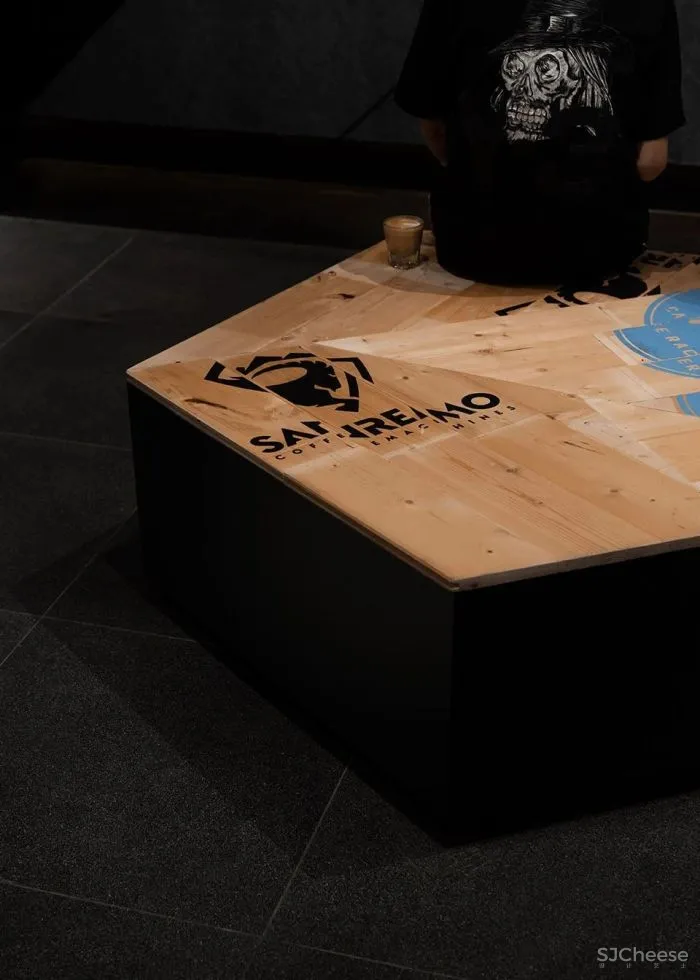 新作 栖居于书店一角 墨雀咖啡 三品空间设计