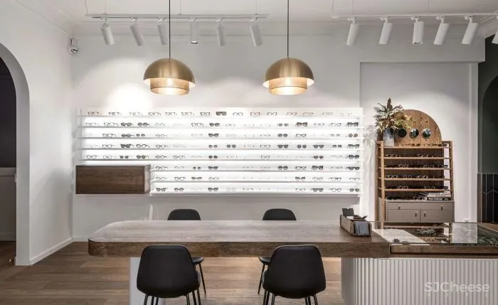 一个温馨家庭的氛围眼镜店设计