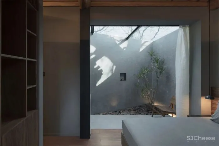 破旧大杂院改造成四合院民宿