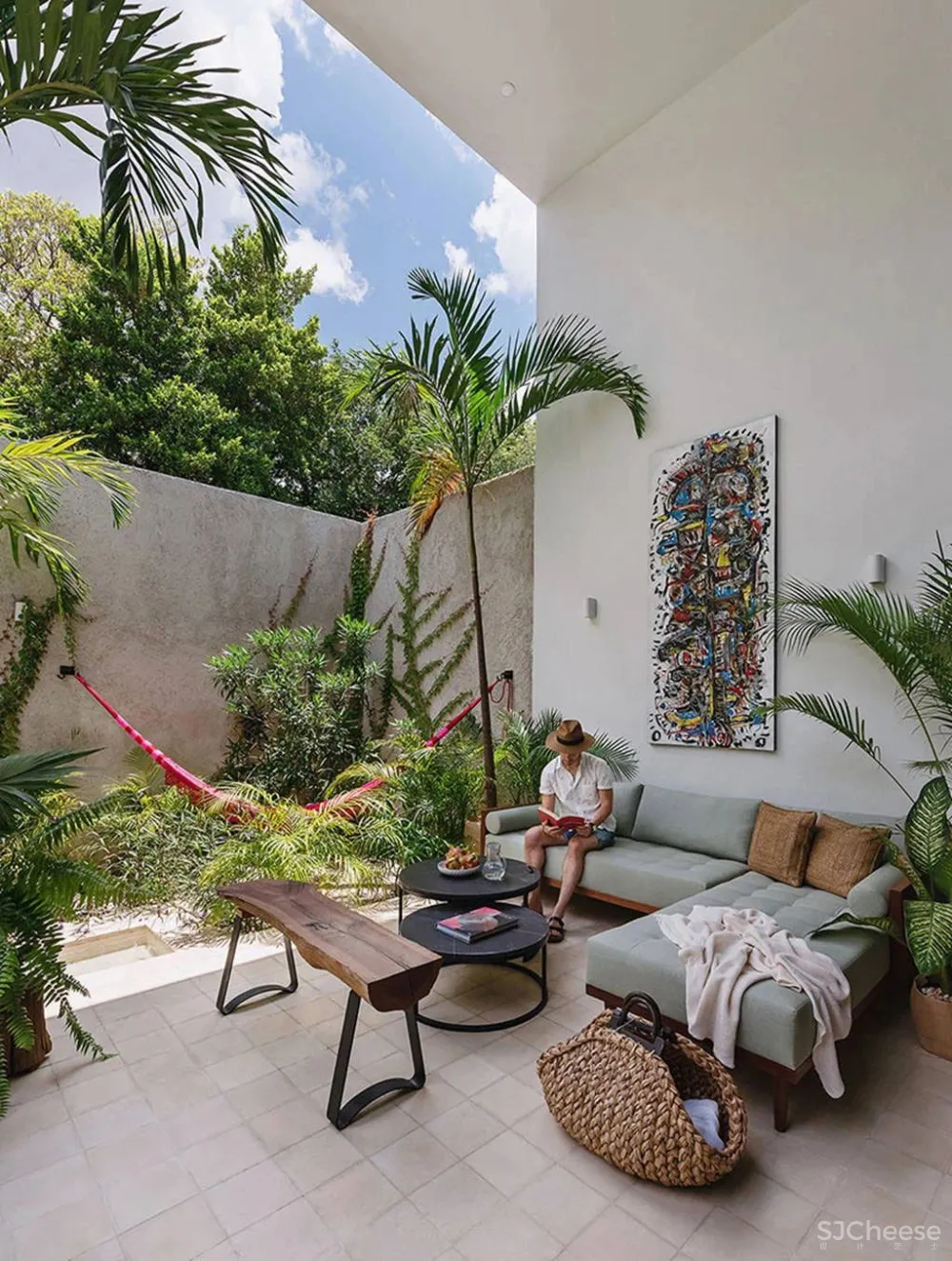 设有小型庭院和游泳池的墨西哥的时尚别墅