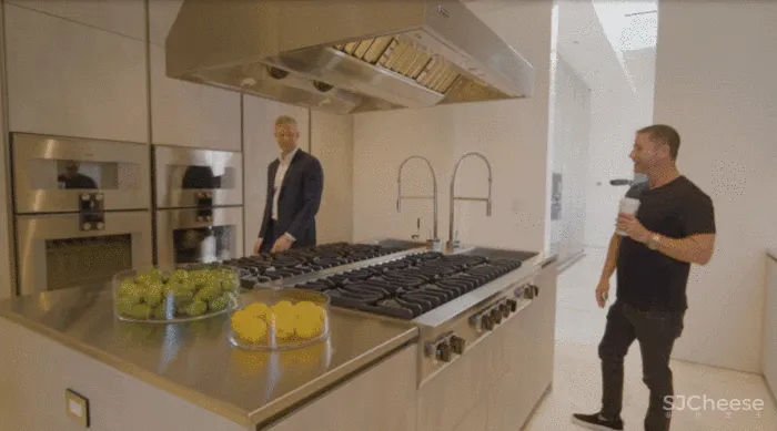 4.2亿比弗利山庄豪宅，1688㎡奢华内饰，光卫生间就14个！