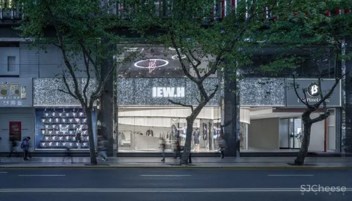 新作 丨 IEW.H埃维纽上海旗舰店：反重力的时空之旅