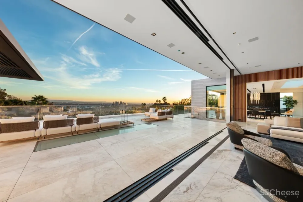 4.2亿比弗利山庄豪宅，1688㎡奢华内饰，光卫生间就14个！