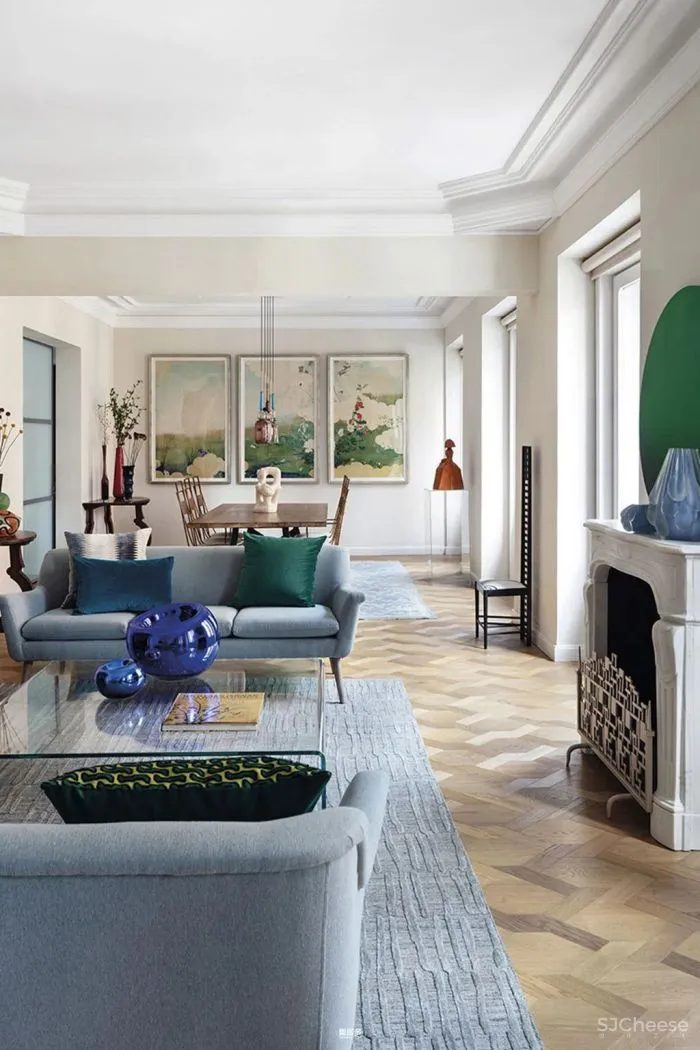 当代设计和艺术品为这座历史悠久的马德里公寓注入新无限活力