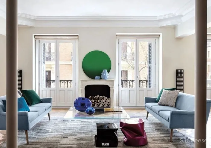 当代设计和艺术品为这座历史悠久的马德里公寓注入新无限活力