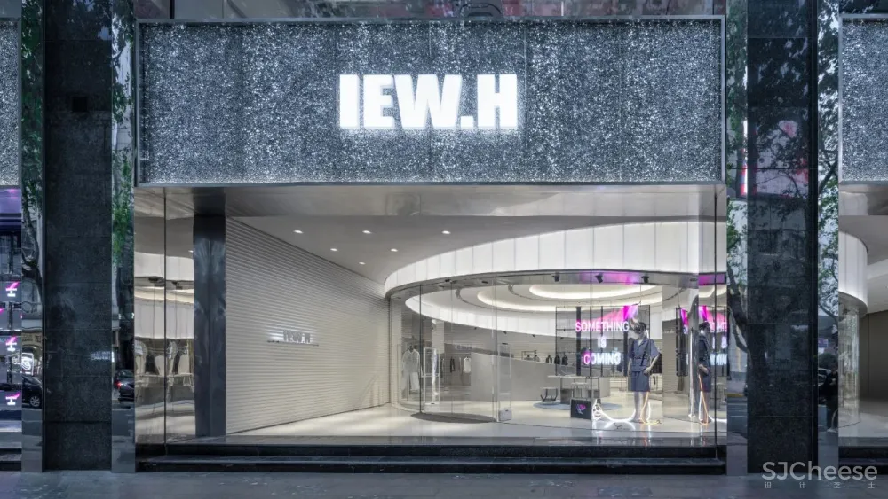 新作 丨 IEW.H埃维纽上海旗舰店：反重力的时空之旅