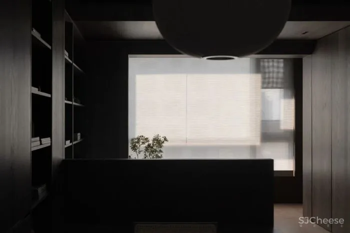 新作 塑造幽暗静谧的沉浸式住宅 一间静室 一点设计