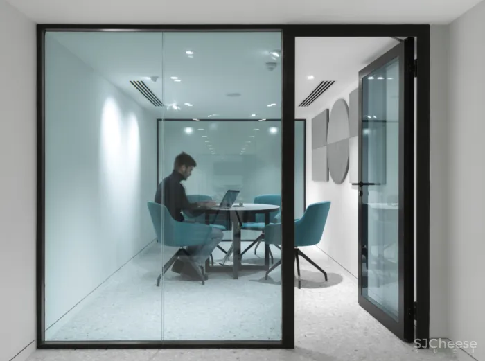 在办公室就能体验登陆太空，竟然有点炫酷！996也能愉快工作了？