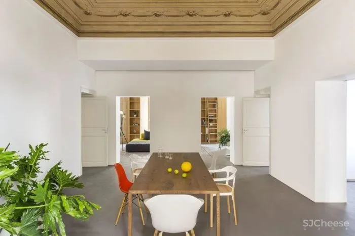 这座百年住宅不仅有精致的穹顶与复古的花砖,也拥有清爽利落的现代气息