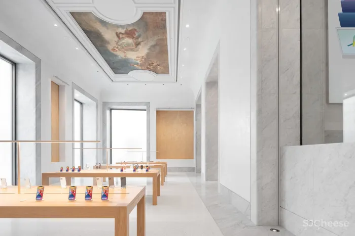 苹果最新旗舰店开幕!Foster Partners 爆改百年宫殿,刷新零售空间逼格