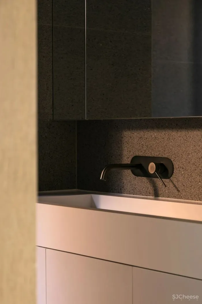 130㎡禅意居所,竖百叶与原木太美了!