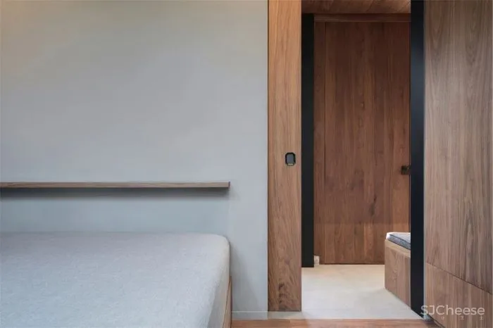 破旧大杂院改造成四合院民宿