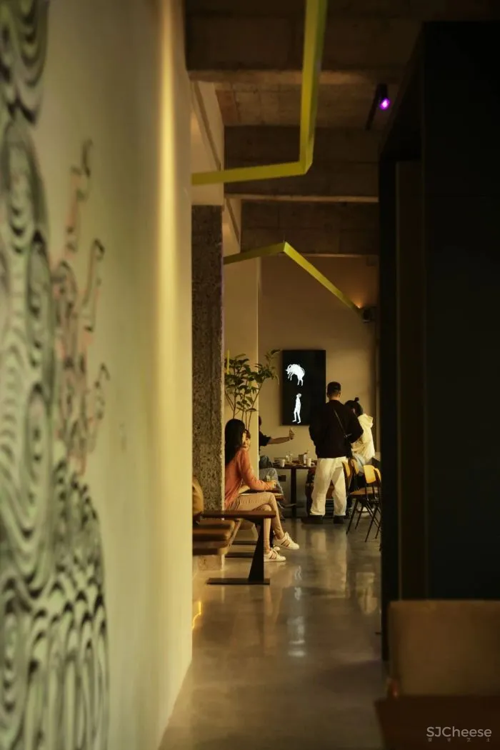 GTD新作丨 市井里巷下的光与影 RAY PUB 暗光精酿咖啡