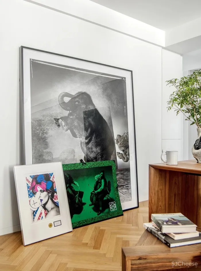 他用时装造型的技巧,在北京造出一只百变“魔盒”