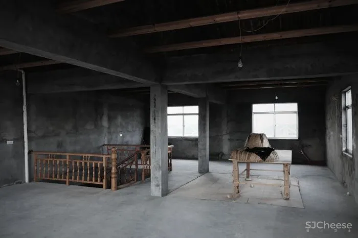 农村盖房又大又土?!建筑师只花15万爆改闲置顶楼,告诉你什么叫“全村的希望”!