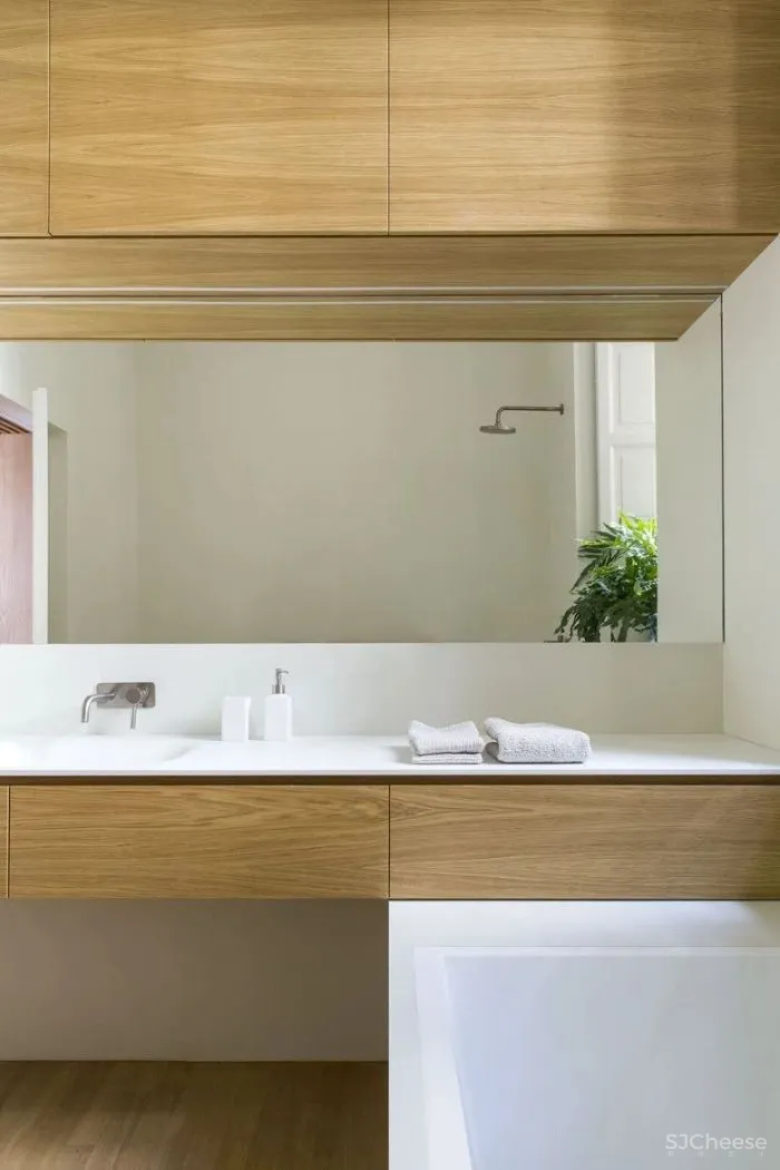 这座百年住宅不仅有精致的穹顶与复古的花砖,也拥有清爽利落的现代气息