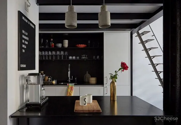 一位女性音乐家在斯德哥尔摩的夹层阁楼公寓（64平方米）