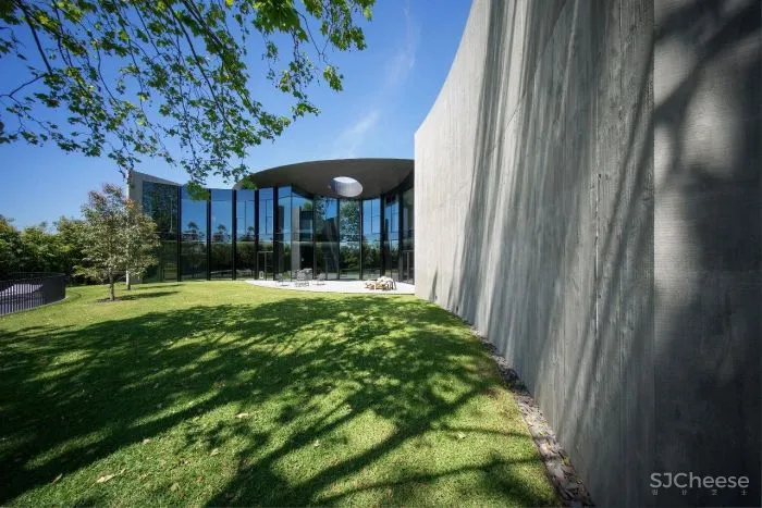 Wood Marsh Architecture丨墨尔本“雕塑”住宅，将现代艺术放大