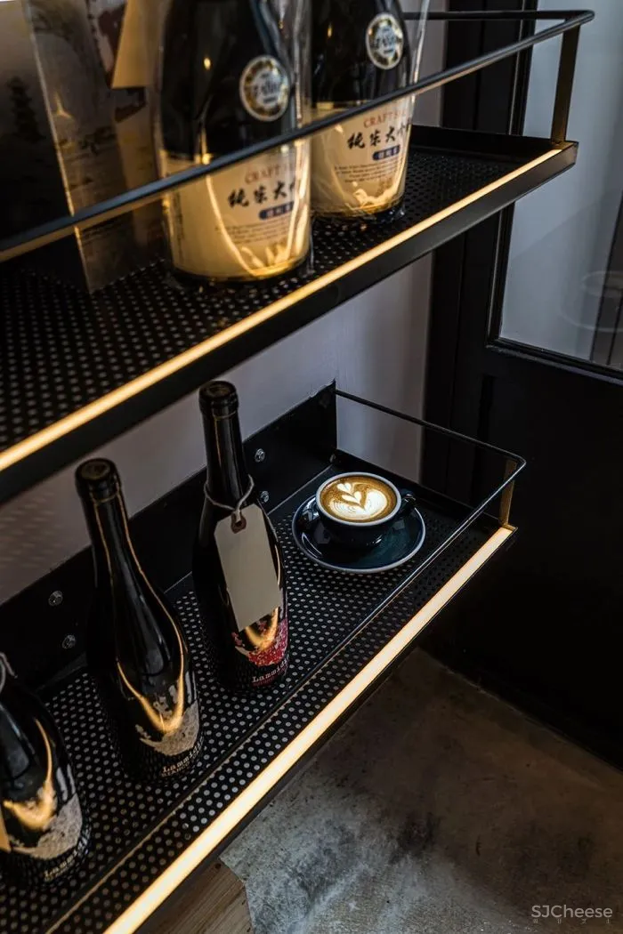 融入中环街景 Dio咖啡馆,香港