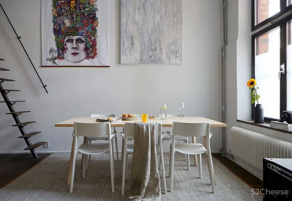 一位女性音乐家在斯德哥尔摩的夹层阁楼公寓（64平方米）