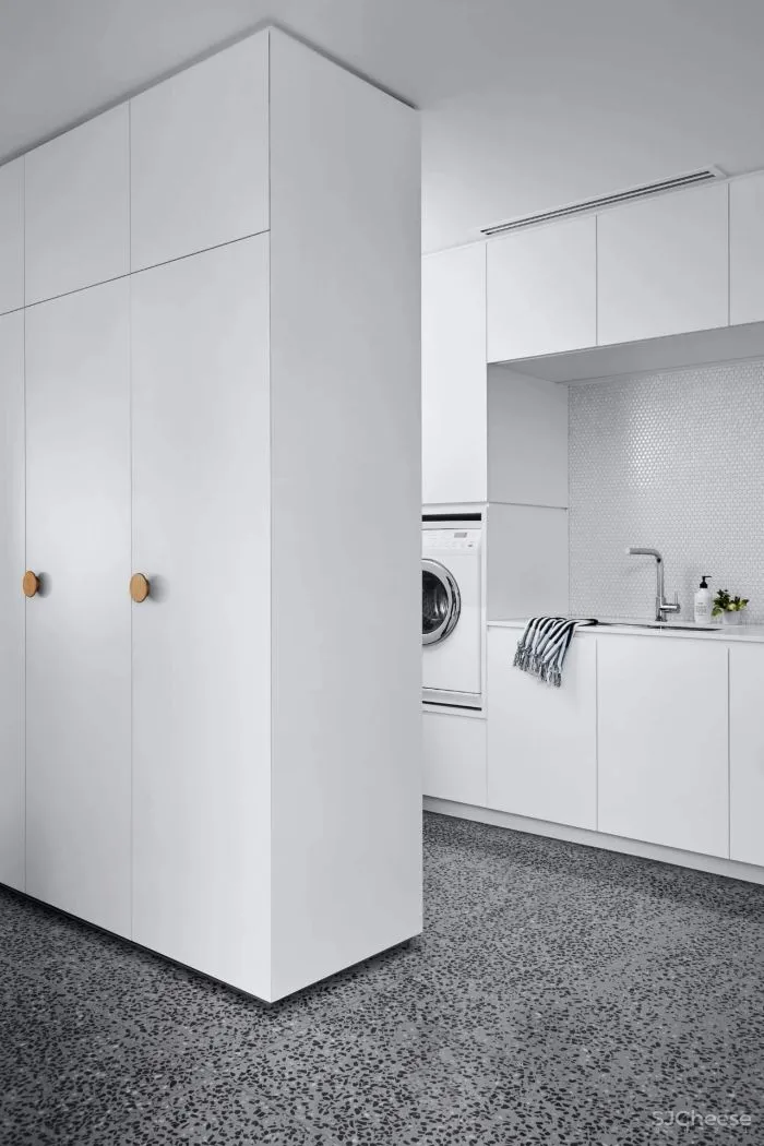 因为有了它,2000多平黑白灰的极简大宅,竟然没那么高冷了!