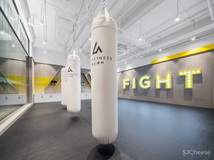 多维线条打造健身空间新体验