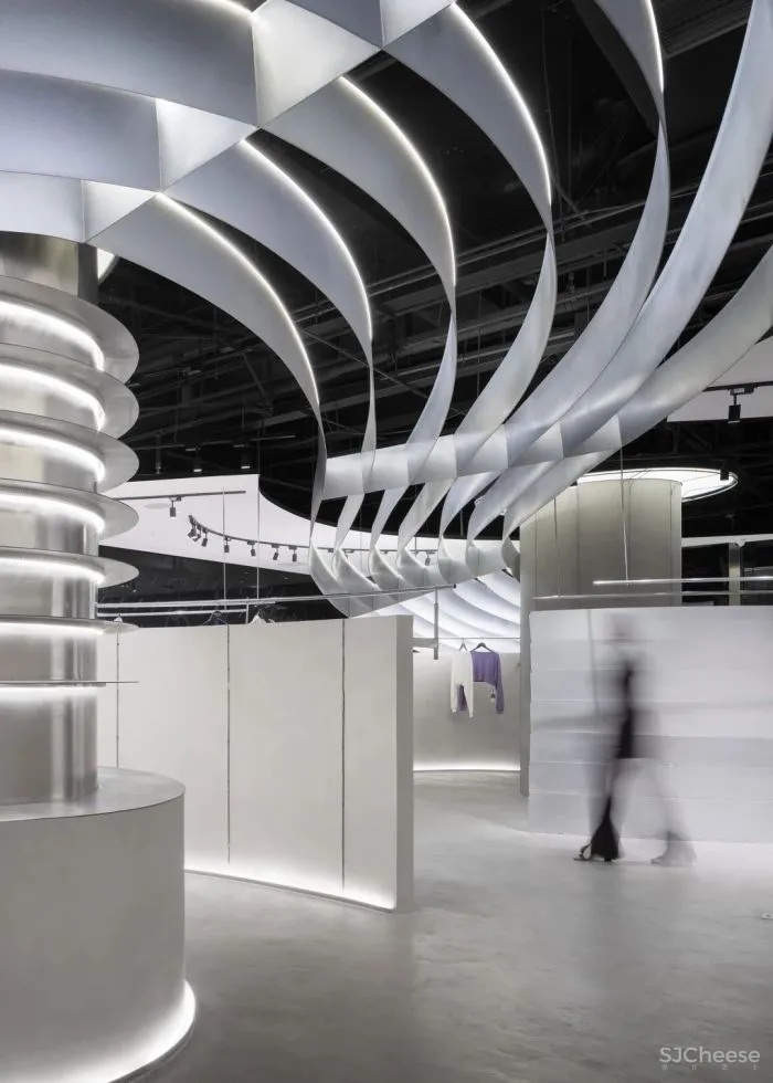 常凯生:莫比乌斯环形缠绕的新体验空间