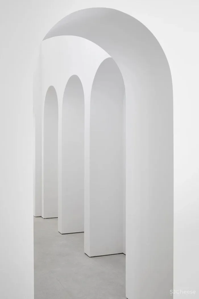 330㎡极简白大宅,拱形元素的高级玩法