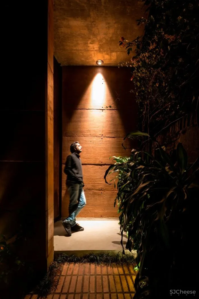 Equipo de Arquitectura丨光影与树 ，洗涤心灵的地方