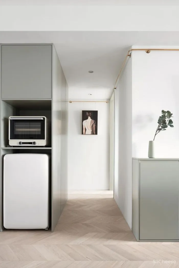 惊奇!他们在房中央造了个圆柱书架,折叠门 壁炉,串联起120㎡温暖通透家