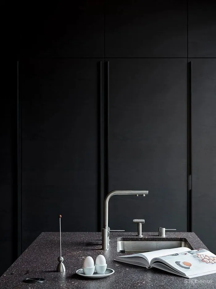 高级灰＋木饰面，二居室这样设计超耐看