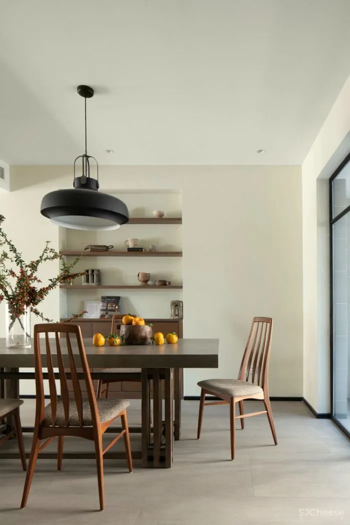 重庆146㎡三口之家,60w装成“赤贫风”,弧线、柚木、肌理,沉静而诗意!