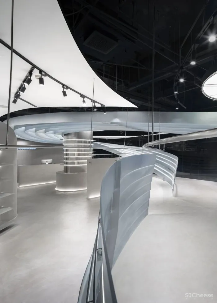 常凯生:莫比乌斯环形缠绕的新体验空间