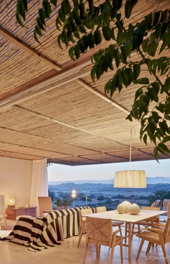 OHLAB-西班牙乡野里的复古电影屏幕!