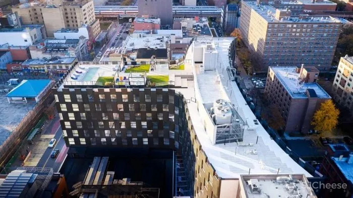 BIG新作 缓缓倾斜的立面 The Smile多功能住宅楼