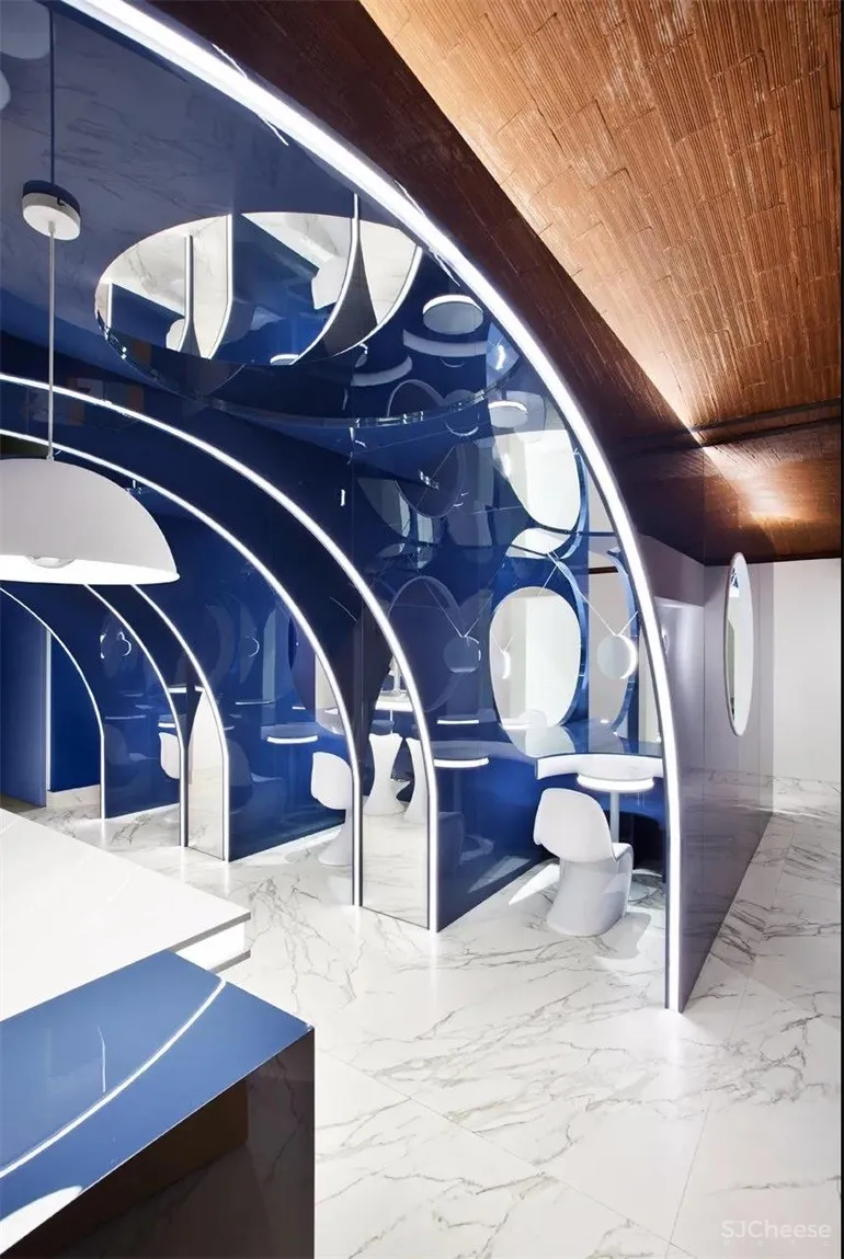 HRuiz-Velazquez / 空间为器,饮一杯灵感的酒