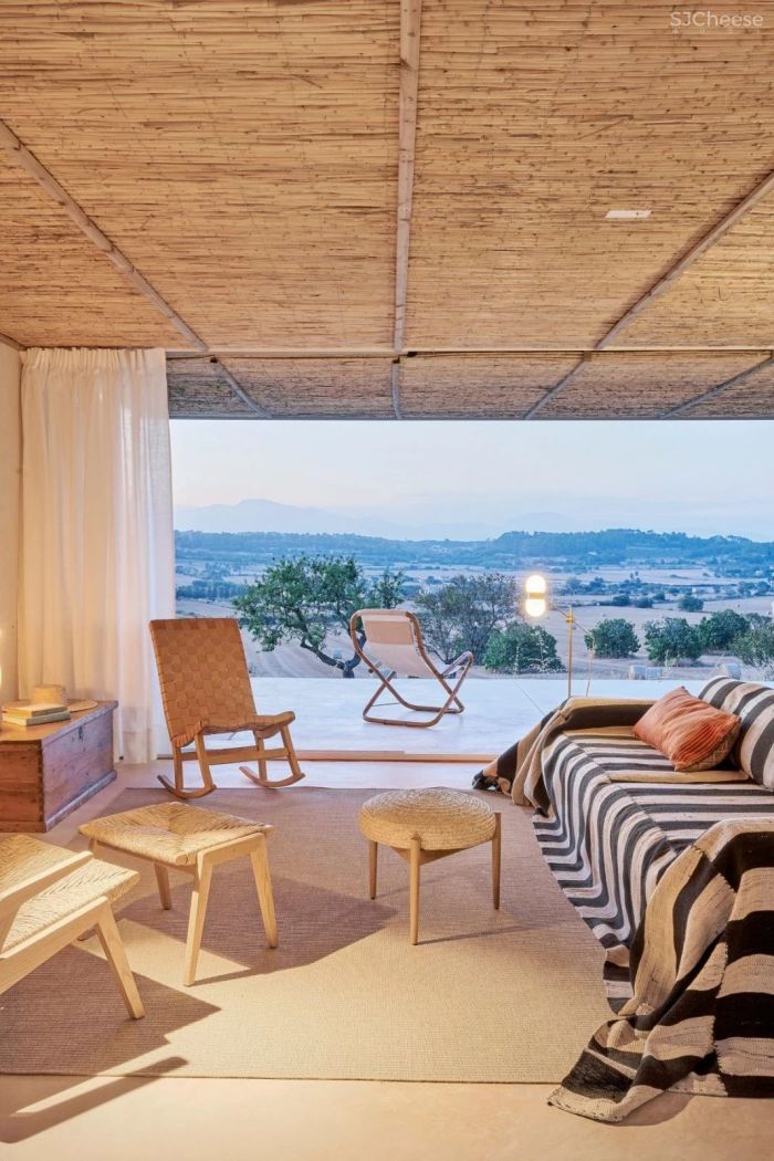 OHLAB-西班牙乡野里的复古电影屏幕!