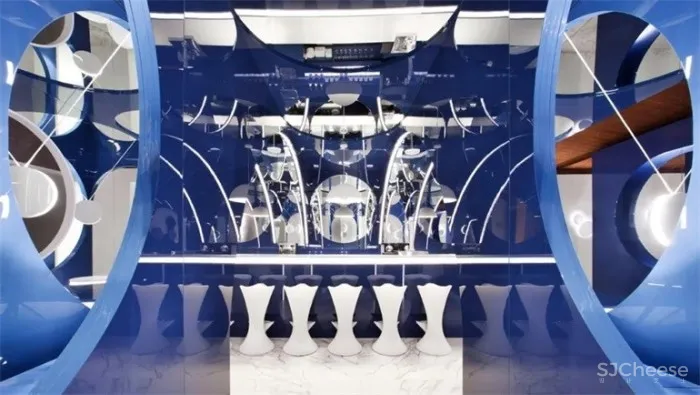 HRuiz-Velazquez / 空间为器,饮一杯灵感的酒