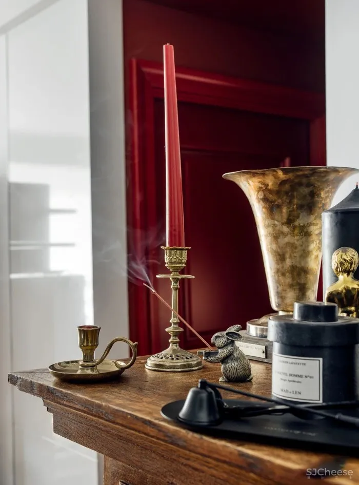 他用时装造型的技巧,在北京造出一只百变“魔盒”