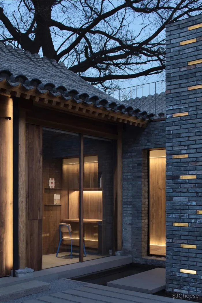 破旧大杂院改造成四合院民宿