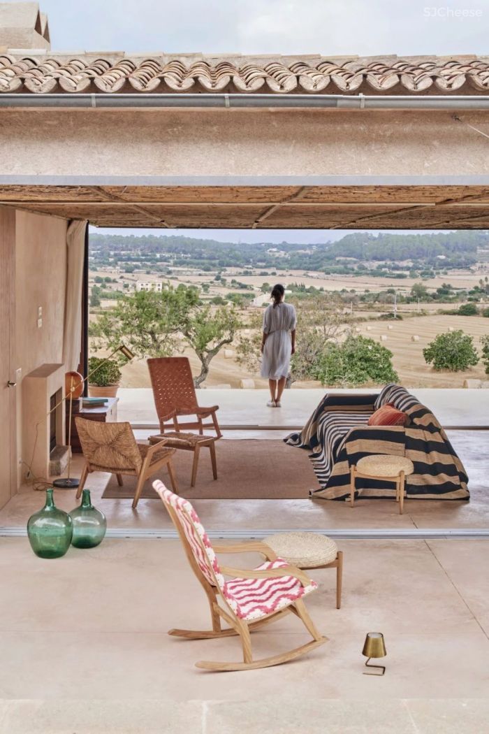 OHLAB-西班牙乡野里的复古电影屏幕!