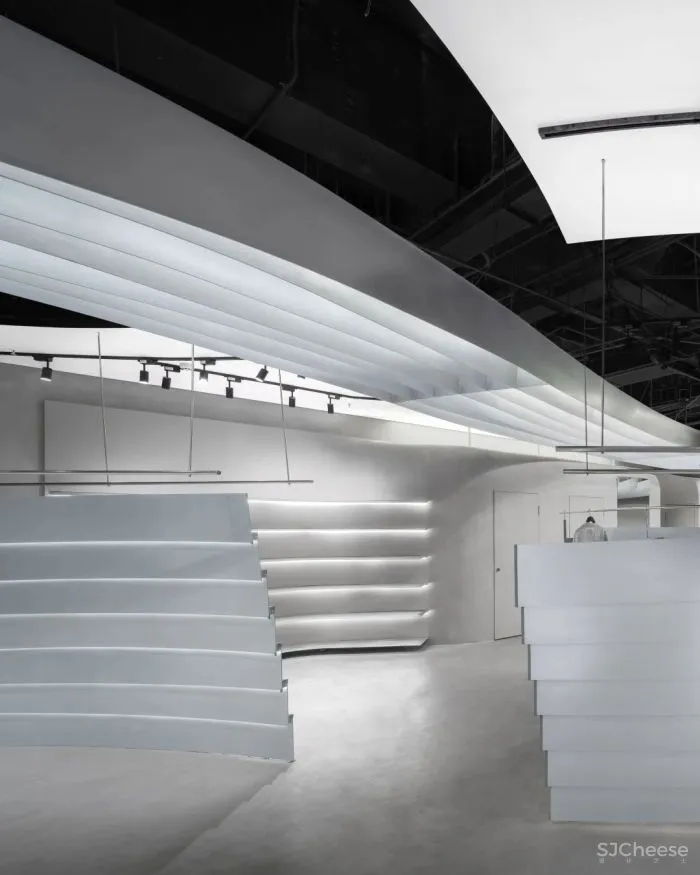 常凯生:莫比乌斯环形缠绕的新体验空间